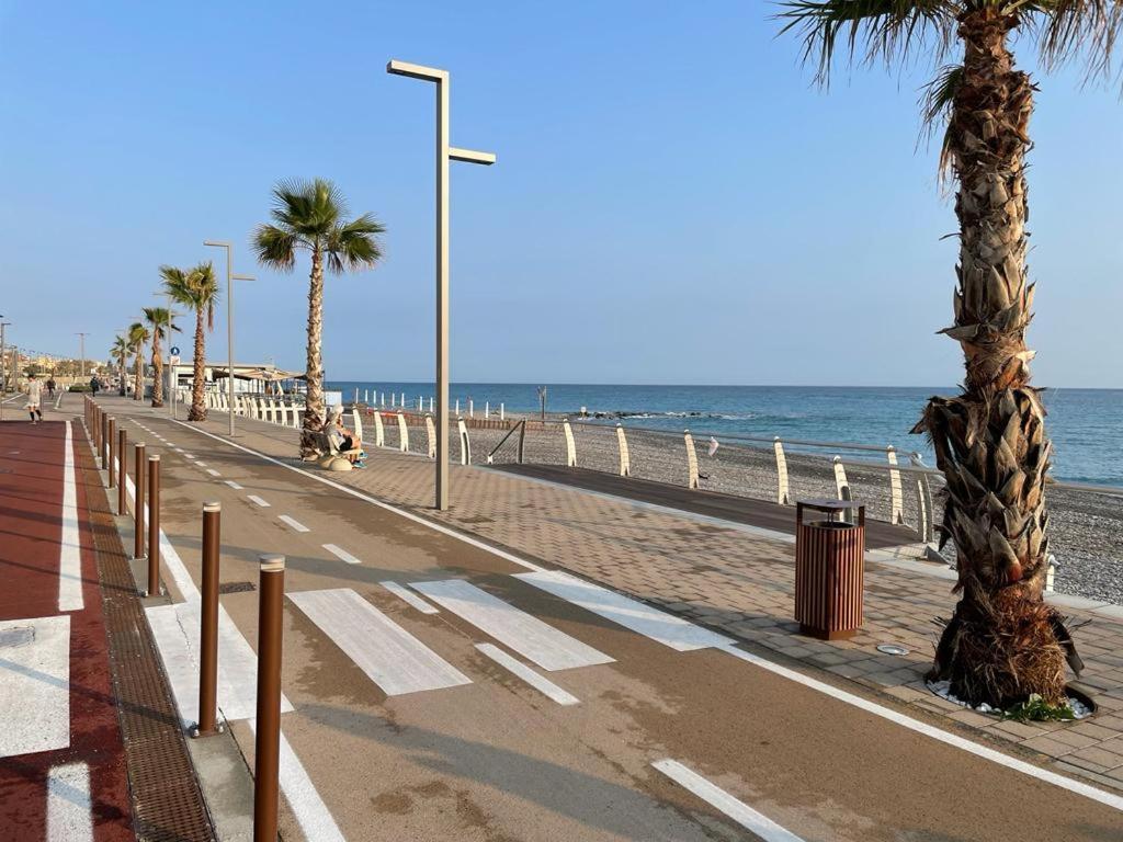 Appartamento Villa Rita A 100 M Dal Mare! Vallecrosia Exterior photo
